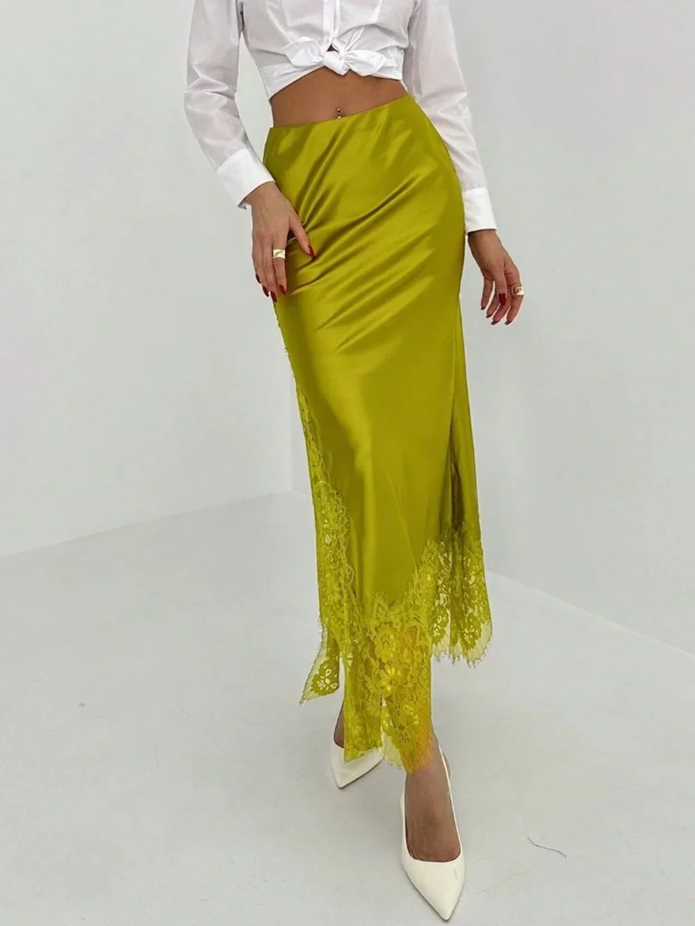 Green Chic Women's Midi Skirt with Lace Trim Side Slit - Picture 3 of 9